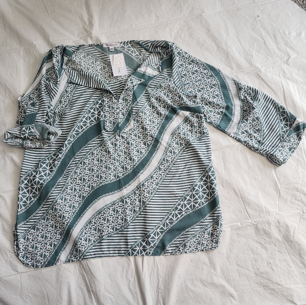 Green and White Patterned Tunic Top - Picture 3 of 7